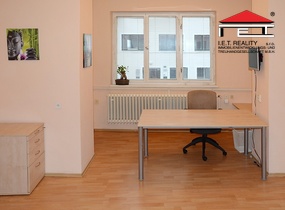 Pěkná kancelář 20 m2, poblíž Bílé Labutě