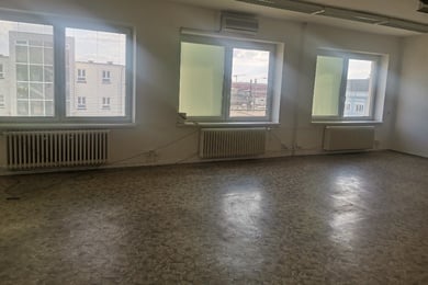 Pronájem kanceláří  50 + 15 m²  Hlaváčova 179, Pardubice, Ev.č.: 00085