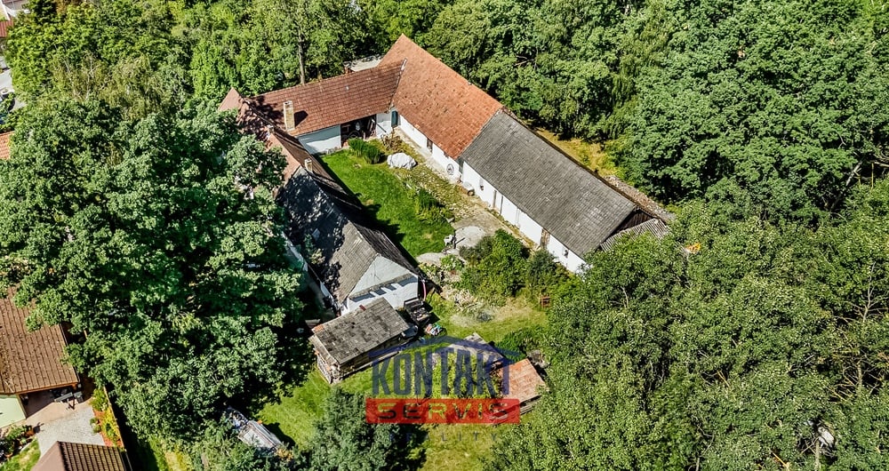 Prodej jihočeského statku s rozsáhlými pozemky – JÍLOVICE U BOROVAN