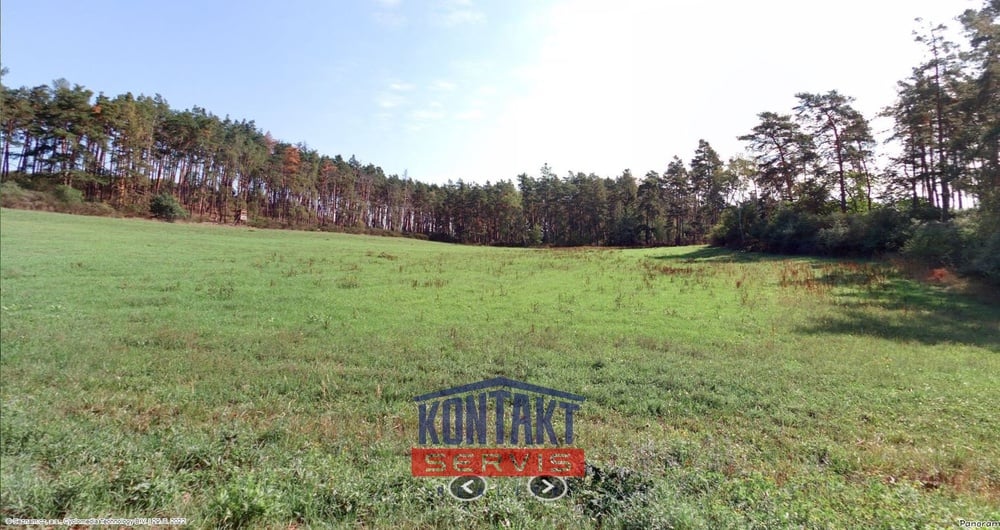 Soubor zemědělských a lesních pozemků u obce Strážiště