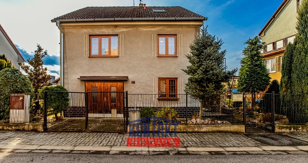 Prodej prostorného rodinného domu 243 m² s útulnou zahradou, Dívčice