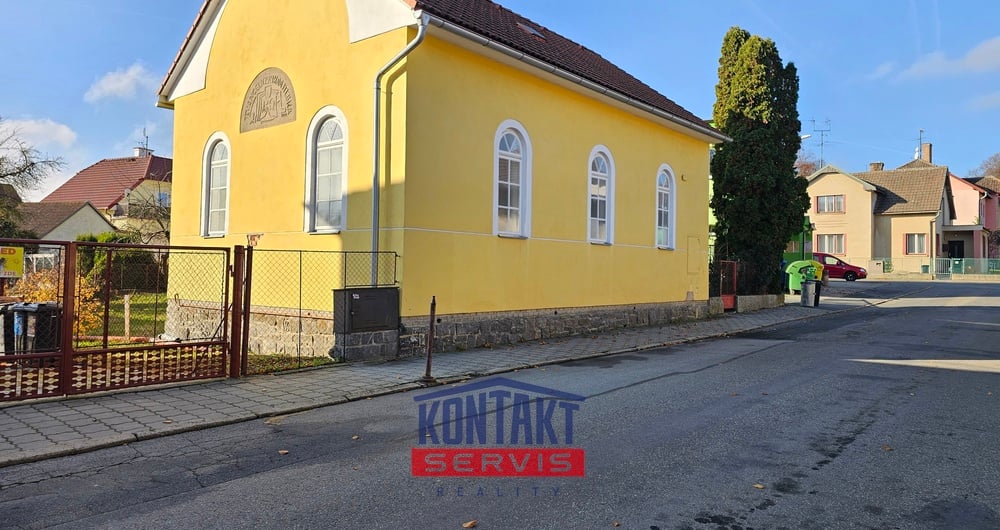 Historická budova s potenciálem přeměny na moderní rodinný dům v centru Kamenice nad Lipou