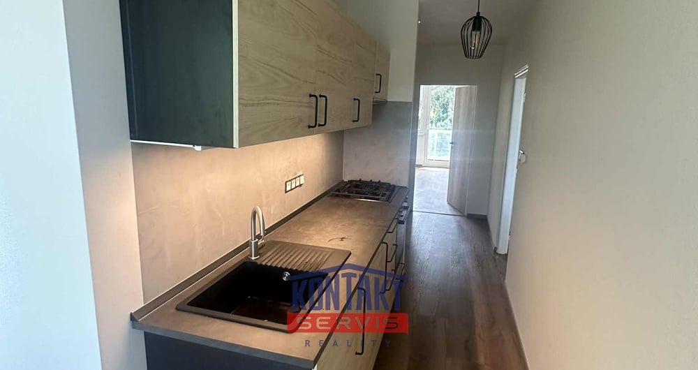 Pronájem bytu 2+1 s balkónem, ulice Dobrovodská, České Budějovice - Suché Vrbné