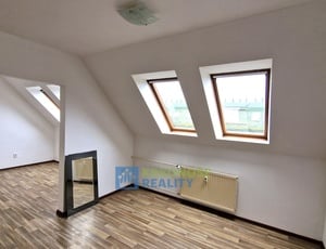 Pronájem hezkého podkrovního bytu 2+1, Radvanice u Trutnova