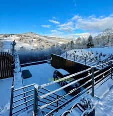 Prodej luxusního apartmánu 3+kk v Krkonoších, včetně infra sauny, terasy, nádherný výhled. Nyní vánoční AKCE !