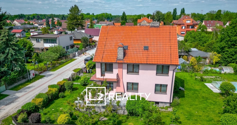 Prodej rodinného domu 194 m2 se zahradou 942 m - Čelákovice