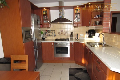 Prodej rodinného domu o dvou bytových jednotkách s garáží a dílnou, Lipůvka, 733 m2, Ev.č.: 00053