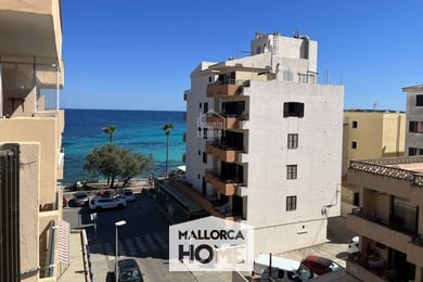 PRODEJ. Zařízený apartment 3+1 na promenádě. 100m na pláž. Cala Millor, Mallorca, Ev.č.: BS45691