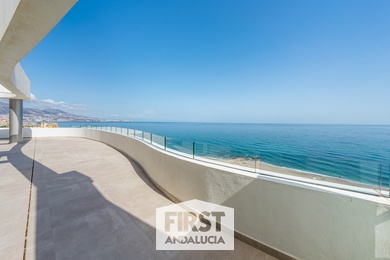 PRODEJ. Designový penthouse přímo u moře. 3 ložnice, bazén, fitko, sauna. Fuengirola, Ev.č.: R4159957