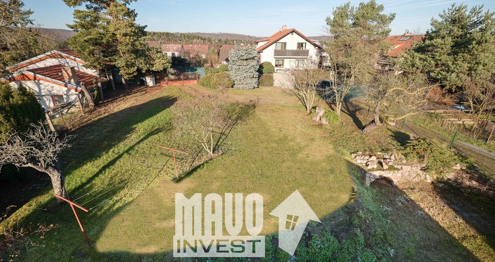 Prodej stavebního pozemku v Praze - Lipencích o výměře 972 m²