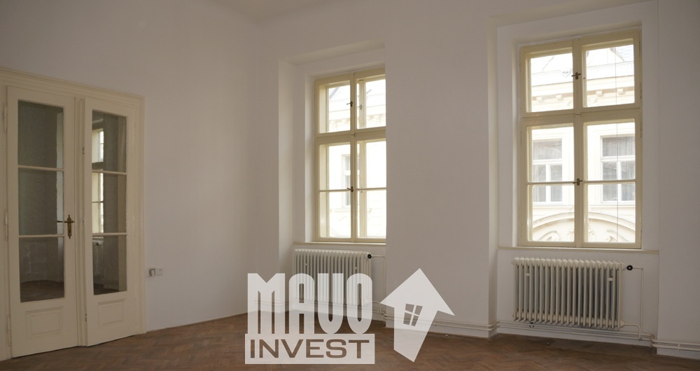 Pronájem 3+kk v historickém domě na Malé Straně