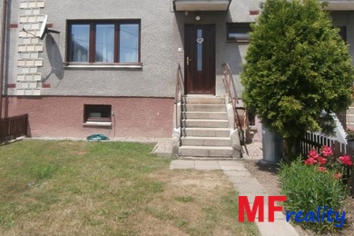 Prodej řadového rodinného domu 4 + kk s pergolou na pozemku 512m2 v obci Střezetice, Ev.č.: 00044