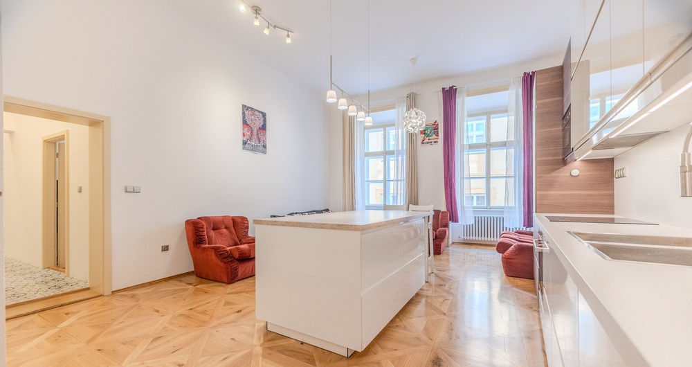 Pronájem jedinečného bytu 4+kk (127 m²) – Liliová ulice, Praha 1 – Staré Město