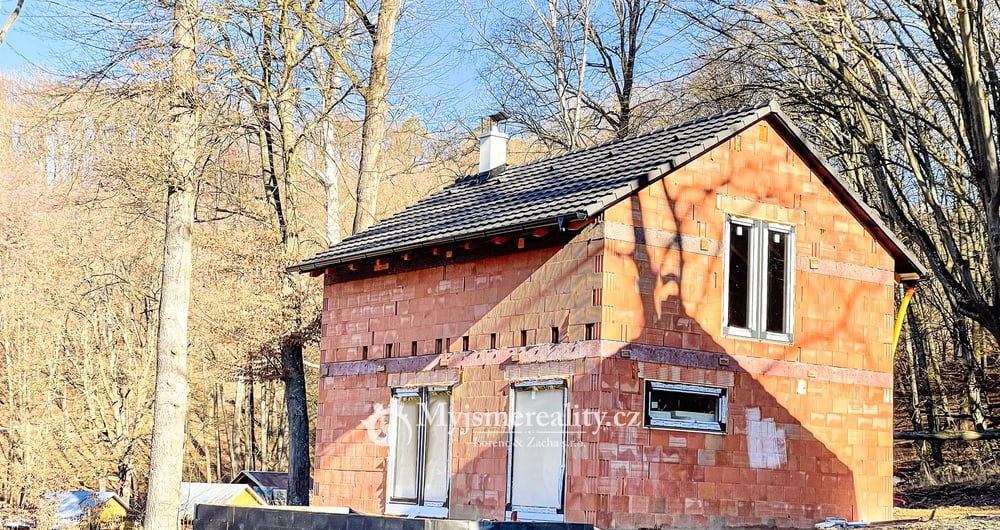 Prodej hrubé stavby chaty s pozemkem 443 m2, Vranovská přehrada okr. Znojmo