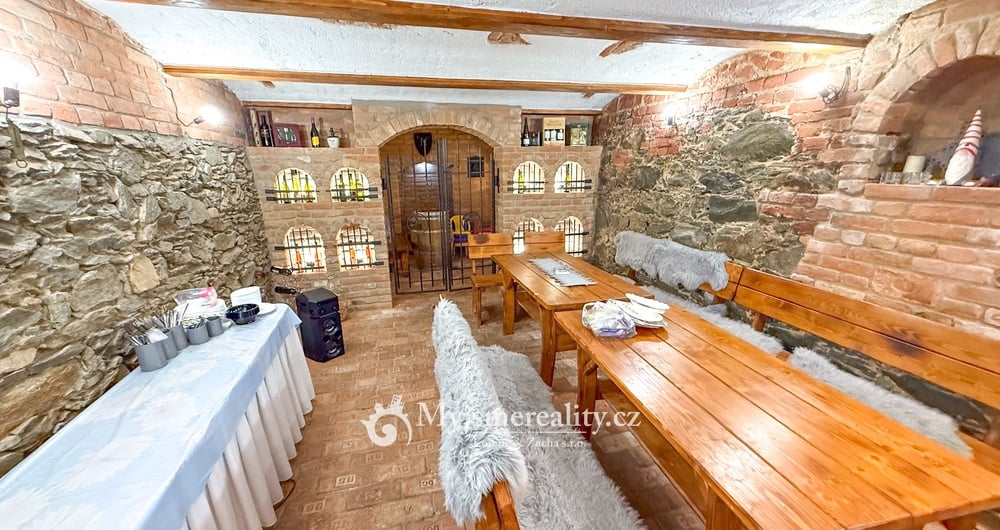 Prodej ubytování, 450 m² - Suchohrdly, ul. Znojemská