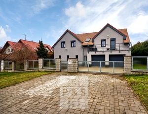 Prodej, Dvougenerační dům, 312m² obytné plochy a pozemek 1155m², Křenice - Praha východ