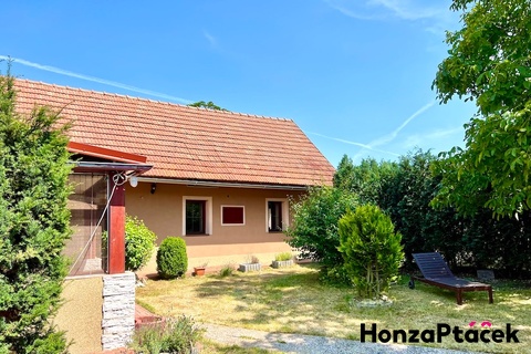 Prodej rodinného domu Svídnice Dymokury realitní makléř v Praze, realitní kancelář1