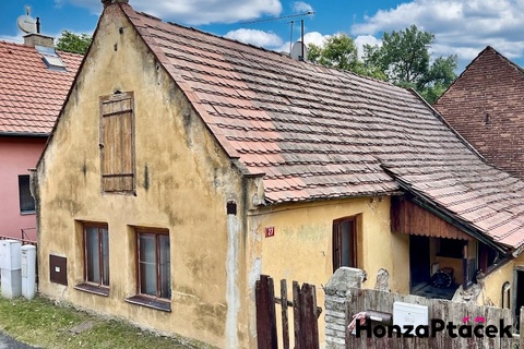 Prodej rodinného domu Trubín, Beroun, realitní makléř v Praze, realitní kancelář exteriér1