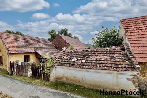 Prodej rodinného domu Trubín, Beroun, realitní makléř v Praze, realitní kancelář exteriér3