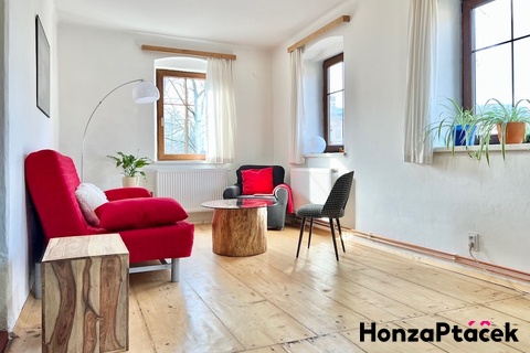 Prodej rodinného domu Hejnice Honza Ptáček realitní makléř v Praze4