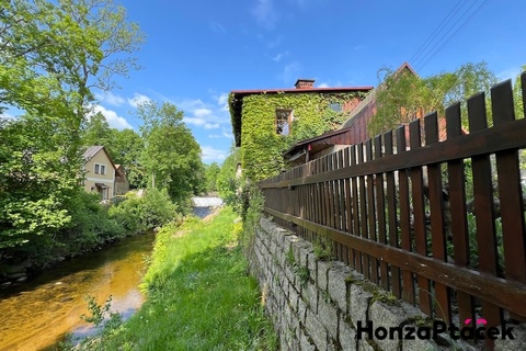 Prodej rodinného domu Hejnice Honza Ptáček realitní makléř v Praze - exterier9
