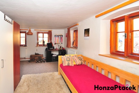 Prodej rodinného domu Hejnice Honza Ptáček realitní makléř v Praze14