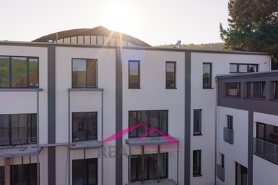 Prodej bytové jednotky 2+kk s balkonem a parkovacím stáním, Lomnice - byt č. 3, Ev.č.: 00192