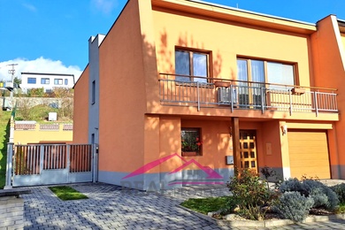 Prodej rodinného domu o dvou bytových jednotkách s garáží a dílnou, Lipůvka, 733 m2, Ev.č.: 00210