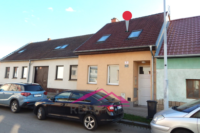 Prodej rodinného domu 4+kk s bazénem, saunou, krbem, pergolou a dvěma garážemi - Brno - Černovice, Ev.č.: 00211