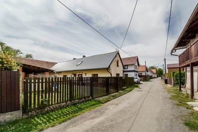Prodej rodinného domu v Chorušicích, 50km od Prahy, Ev.č.: 00369