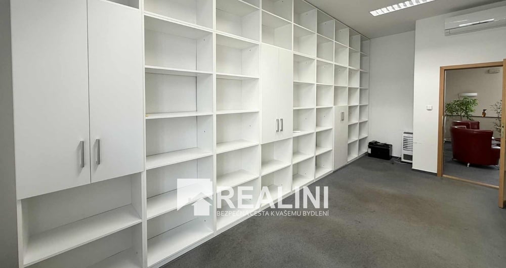 Pronájem kanceláře o výměře 15,95 m² v centru Karviná - Fryštát