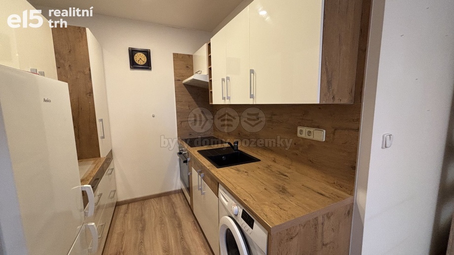 Pronájem byty 2+kk, 45 m² - Králův Dvůr