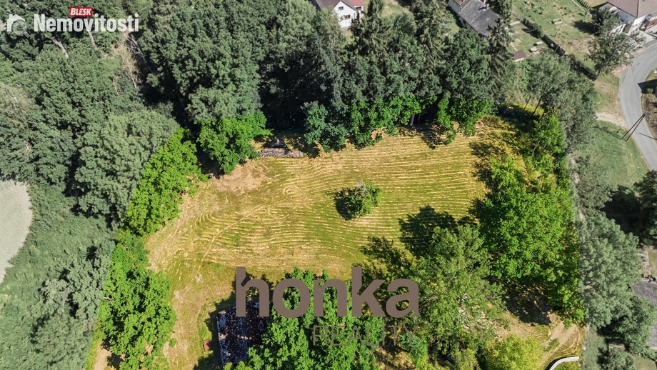 Prodej stavebního pozemku 2 560 m², Otov