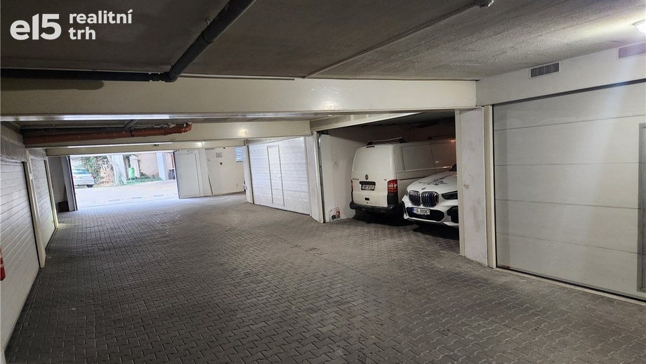 Pronájem garážové stání, 19 m² - Znojmo
