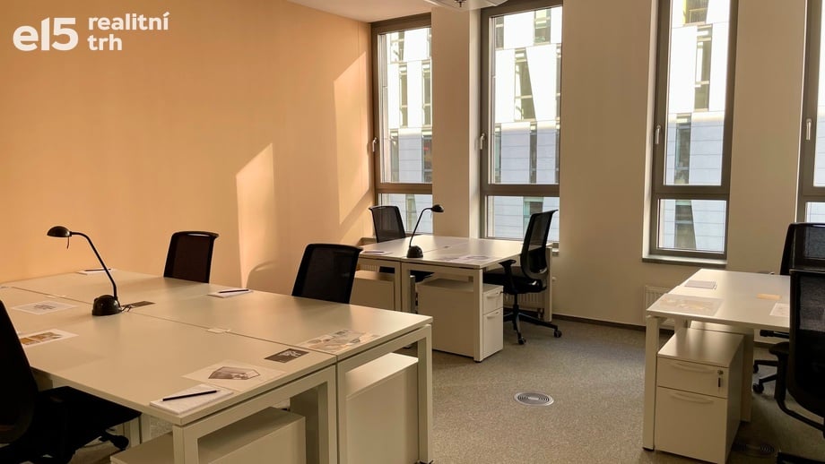 Pronájem kanceláře, 29 m² - Praha - Karlín