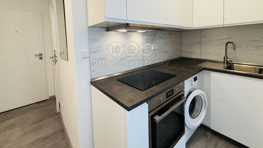 Pronájem byty 1+kk, 28 m² - Zlín