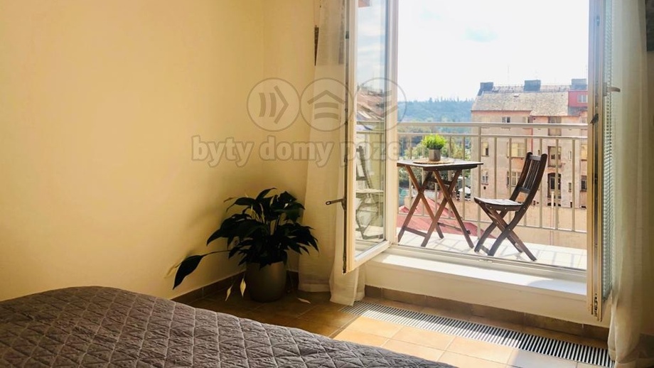 Pronájem byty 1+kk, 40 m² - Praha - Smíchov