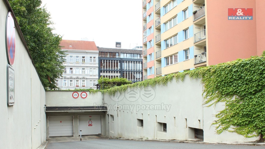 Pronájem garážové stání, 16 m² - Praha - Holešovice
