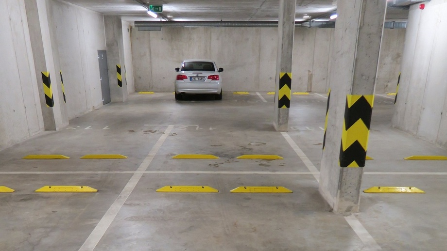Pronájem garážové stání, 12 m² - Brno - Královo Pole