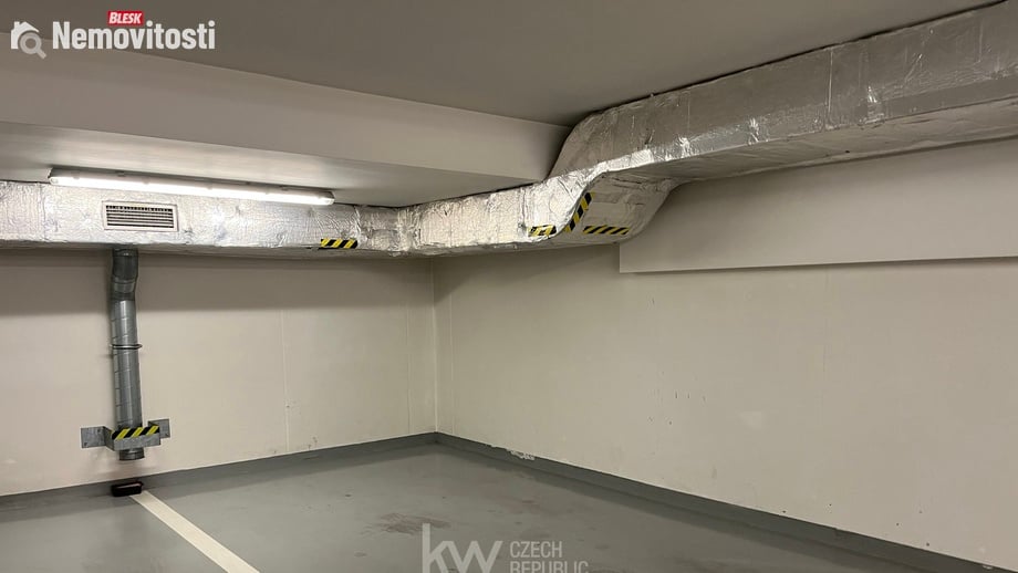 Prodej garážového stání 13 m², Praha - Prosek