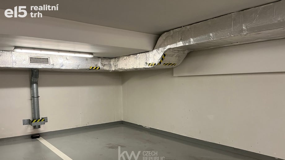 Prodej garážového stání 13 m², Praha - Prosek