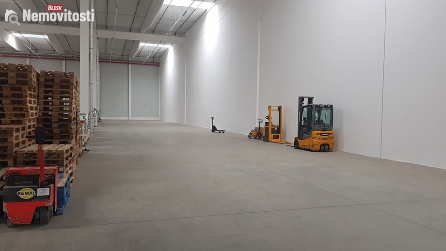 Pronájem skladu 860 m², Hněvotín