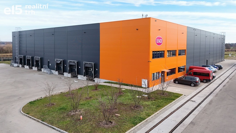 Pronájem skladu 1 700 m², Zápy