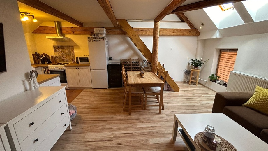 Pronájem byty 2+kk, 85 m² - Střítež