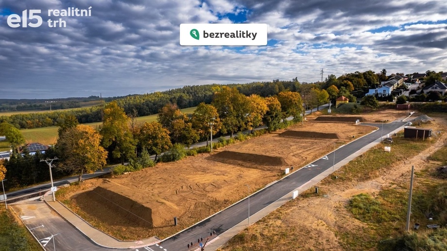 Prodej stavebního pozemku 1 300 m², Hůry