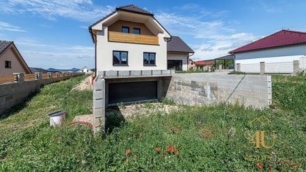 Prodej rodinného domu 470 m², Podviní