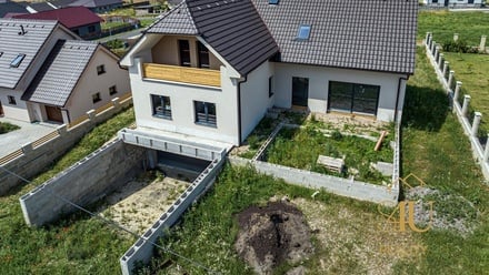 Prodej rodinného domu 470 m², Podviní