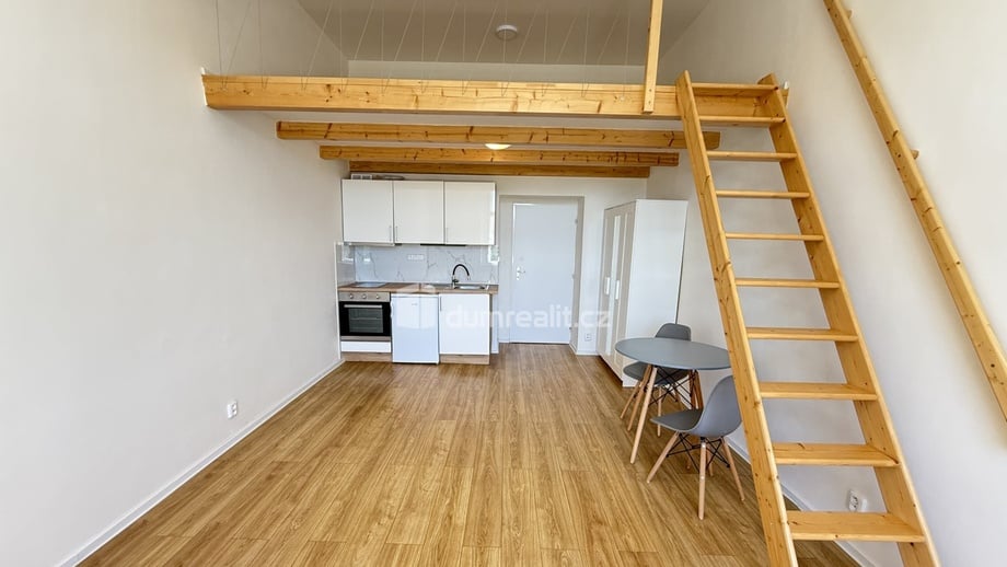 Pronájem byty 1+kk, 38 m² - Praha - Smíchov