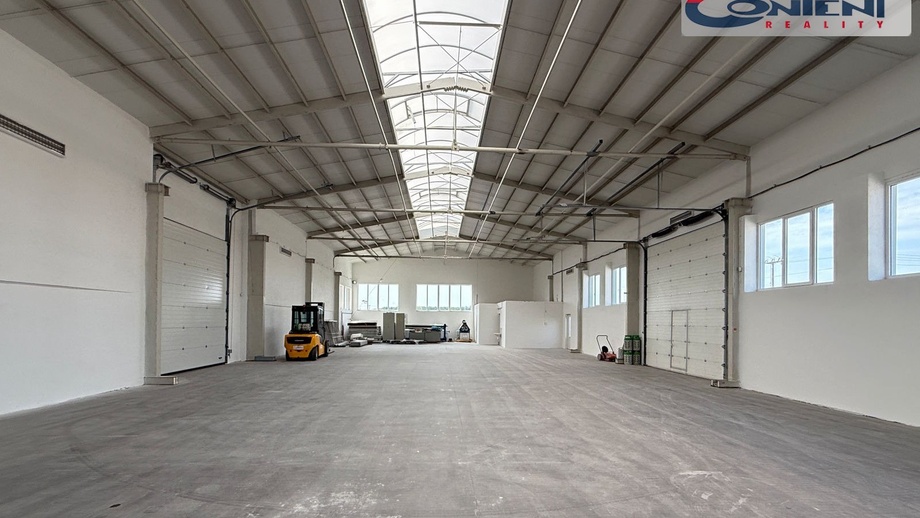 Pronájem sklady, 643 m² - Městec Králové