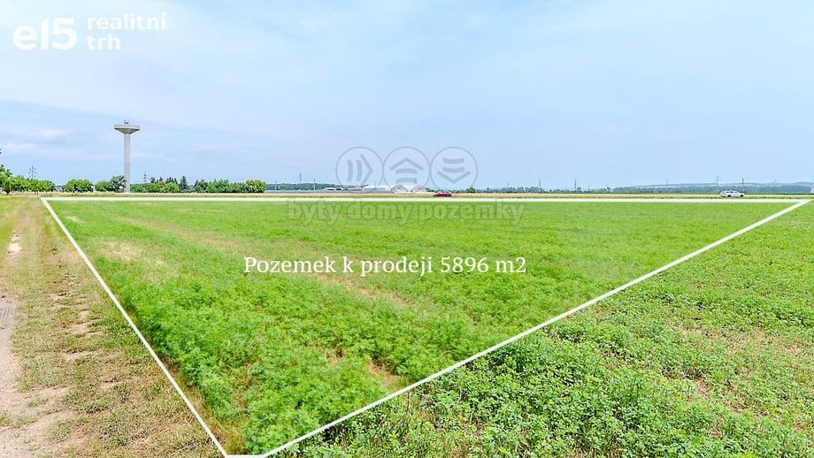 Prodej stavebního pozemku 5 896 m², Chropyně